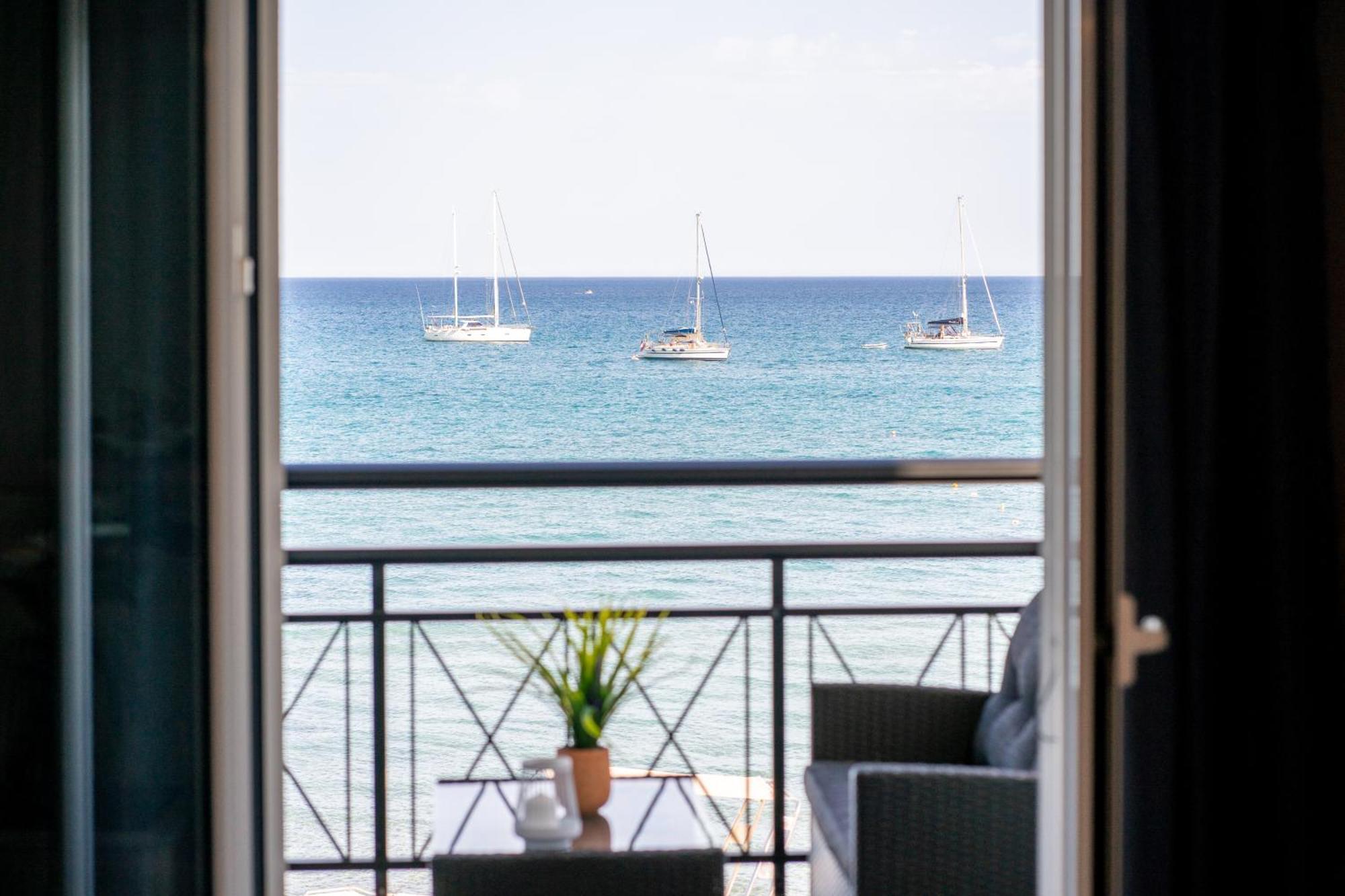 George Beachfront Apartments Lithakia  Room photo