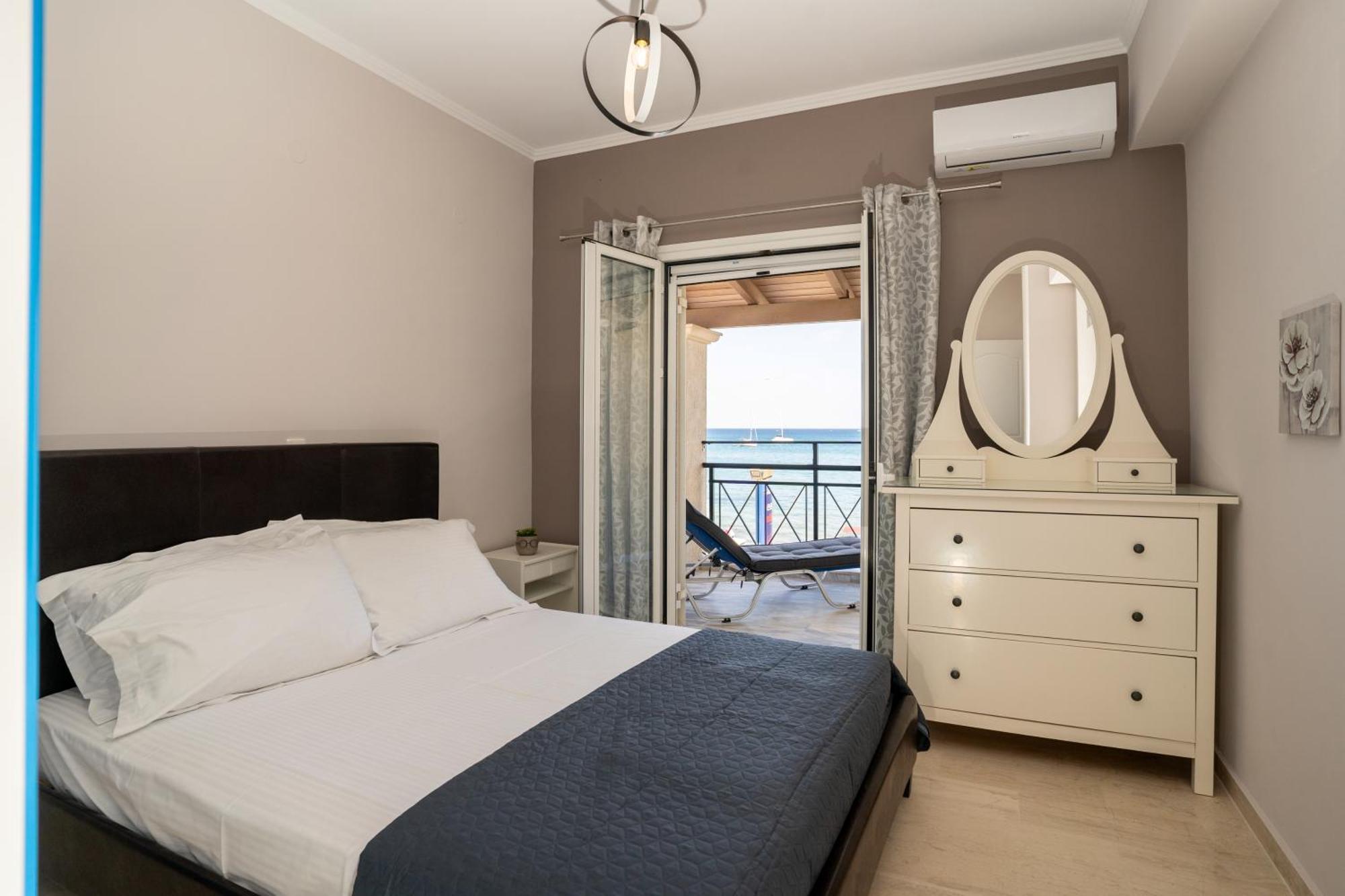 George Beachfront Apartments Lithakia  Room photo
